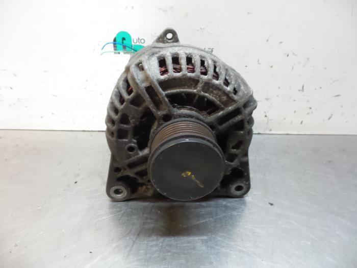 Dynamo d'un Nissan NV200, Autos : Pièces & Accessoires, Moteurs & Accessoires, Nissan, Utilisé, 3 mois de garantie, Enlèvement ou Envoi