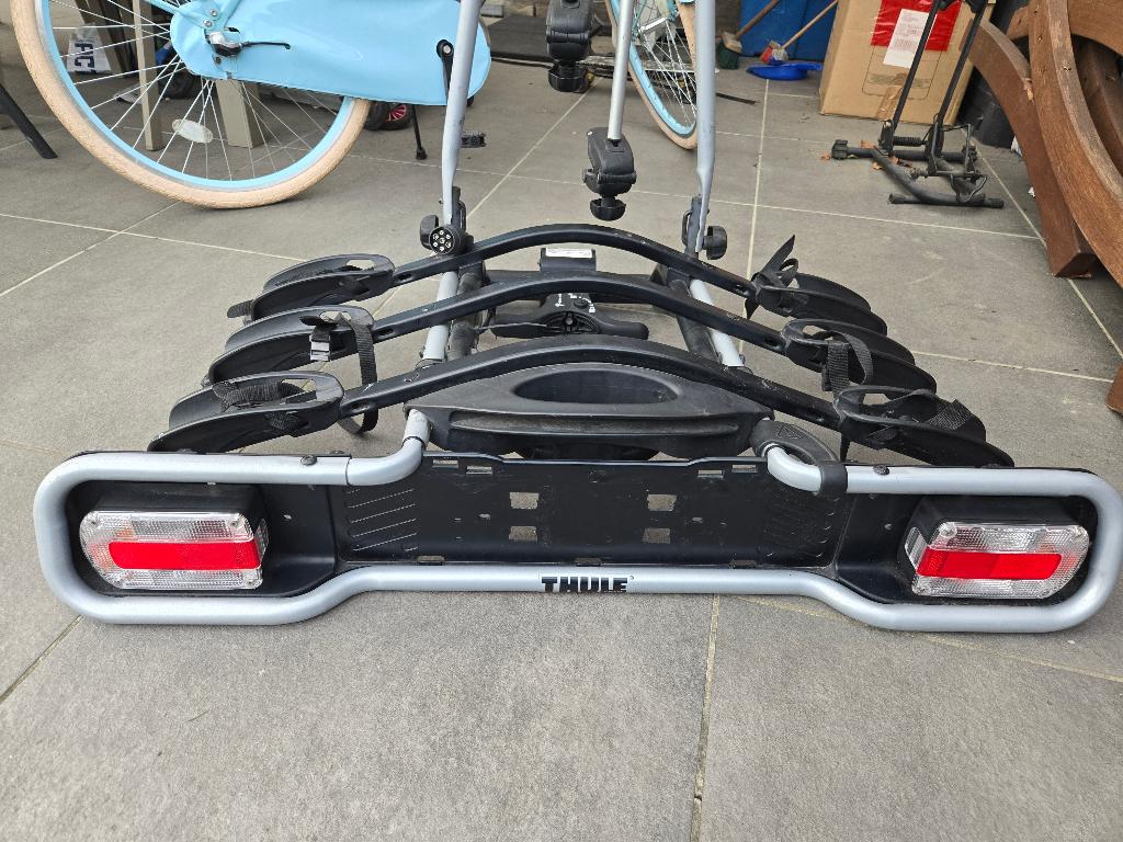 Thule fietsendrager voor 3 fitsen. Kantelbaar., Ophalen, 3 fietsen of meer, Gebruikt, Trekhaakdrager