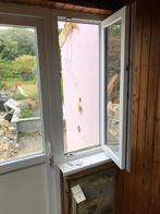 Porte (avec chatière) + Fenêtre, Bricolage & Construction, Vitres, Châssis & Fenêtres, Enlèvement, Comme neuf, Fenêtre de façade ou Vitre