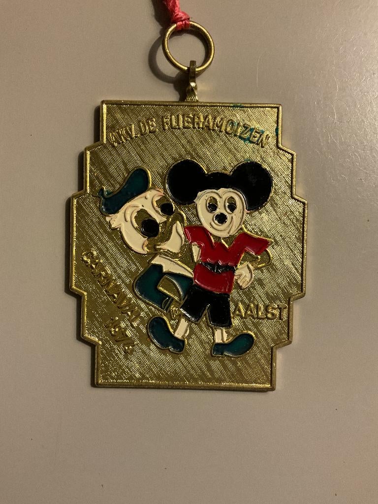 Aalst Carnaval de flieramoizen Medaille, Ophalen