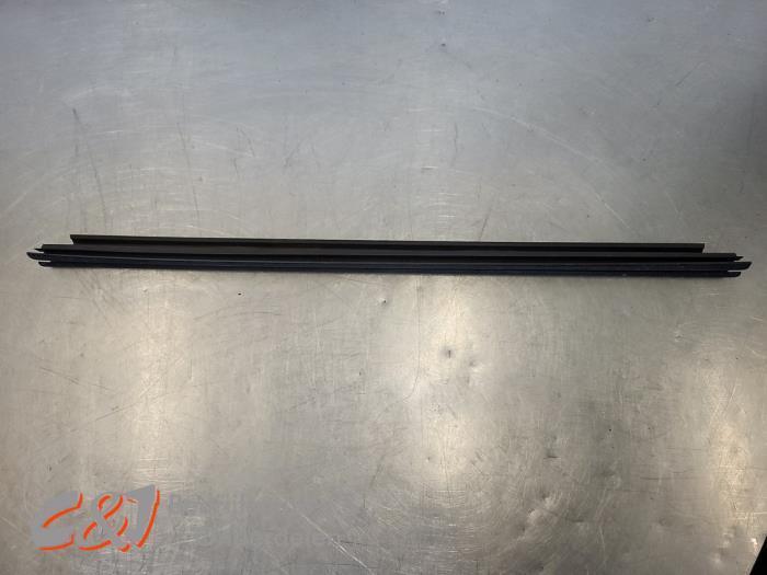 Joint de vitre d'un Dodge RAM, Autos : Pièces & Accessoires, Carrosserie & Tôlerie, Dodge, Utilisé, 3 mois de garantie, Enlèvement ou Envoi