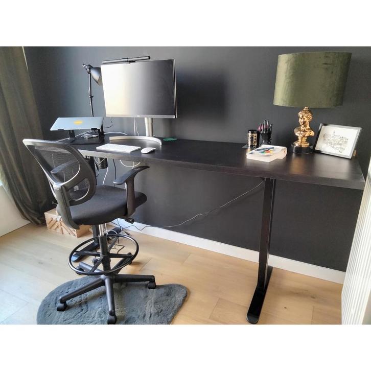 Standing desk + bureaustoel, Huis en Inrichting, Bureaus, Gebruikt, Bureau, Elektrisch, In hoogte verstelbaar, Ophalen