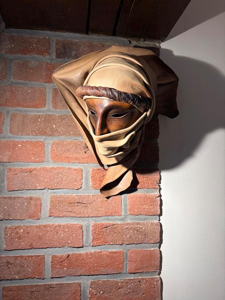 Wandsculptuur gesigneerd Pourbaix - gedrapeerd gezicht, Antiek en Kunst, Antiek | Brons en Koper, Koper, Ophalen