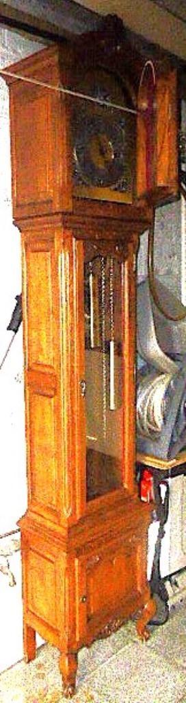 Kast voor staanklok staanklok beschikbaar voor biedingen