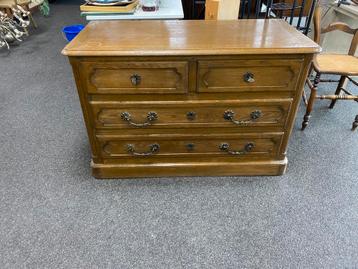 Antieke ladenkast beschikbaar voor biedingen