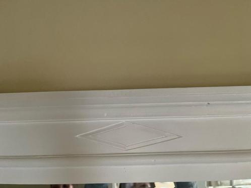 Grote wandspiegel met sierlijke witte lijst, Doe-het-zelf en Bouw, Plinten en Afwerking, Zo goed als nieuw, Ophalen