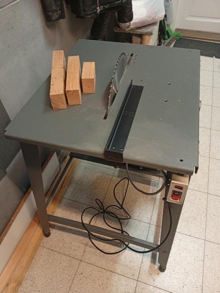 tafelzaag 2 pk voor brandhout of zaagwerken, Doe-het-zelf en Bouw, Gereedschap | Zaagmachines, Zo goed als nieuw, Afkortzaag, 1200 watt of meer