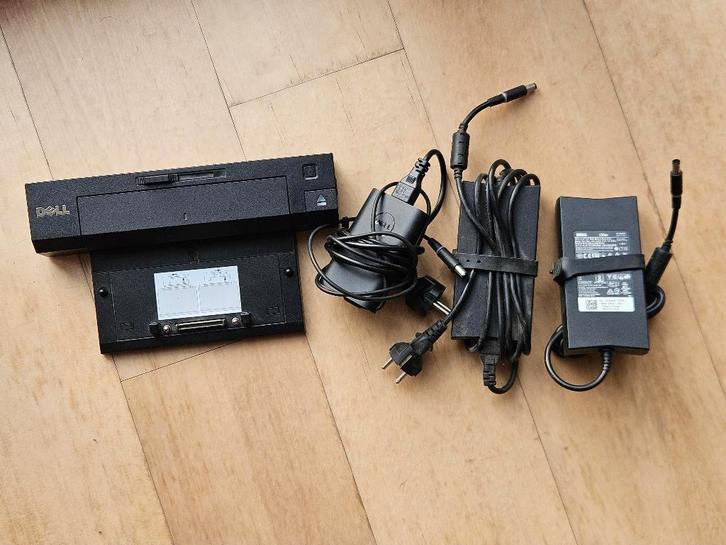 Dell 24" scherm + 3x laptop lader + docking station, Computers en Software, Dockingstations, Gebruikt, Docking station, Laptop