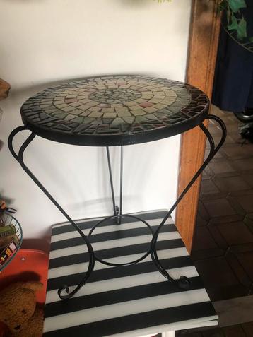 Vintage Tegel Bijzettafeltje beschikbaar voor biedingen