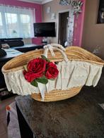 Grote rieten mand met kant en bloemen 60 cm lang/32, Ophalen of Verzenden, Zo goed als nieuw, Riet, Mand