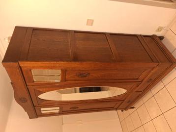 Berg of kleerkast van 1935 beschikbaar voor biedingen