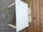 Wit kindertafeltje met 2 stoelen, Kinderen en Baby's, Kinderkamer | Tafels en Stoelen, Ophalen, Gebruikt, Tafel(s) en Stoel(en)