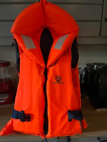 3 stuks reddingsvesten N100 L 70 - 100 kg beschikbaar voor biedingen