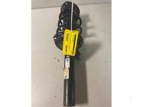 Schokdemper rechts-voor van een Volkswagen Golf, Auto-onderdelen, Ophanging en Onderstel, Volkswagen, Gebruikt, 3 maanden garantie