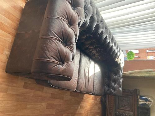 Salon chesterfield, Huis en Inrichting, Zetels | Zetels, Zo goed als nieuw, Rechte bank, Vierpersoons of meer, 250 tot 300 cm
