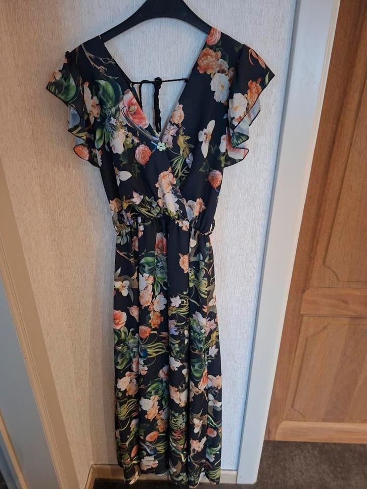 Robe longue italienne à imprimé floral - New Style Italy, Vêtements | Femmes, Robes, Comme neuf, Taille 36 (S), Sous le genou