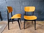 2 vintage stoelen in zwart gelakt hout en mosterdstof, 1960, Ophalen