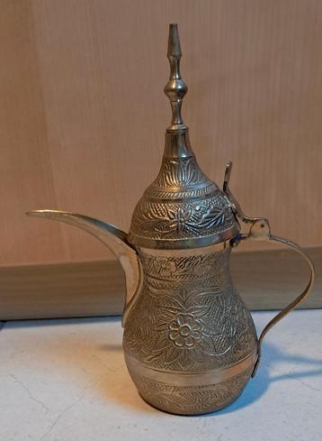 Vintage messing Arabische Dallah – handgegraveerde koffiepot beschikbaar voor biedingen