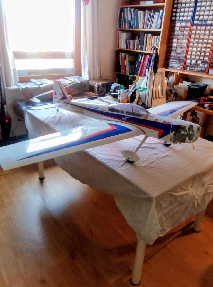 Gratis vliegtuig (te repareren), Hobby en Vrije tijd, Modelbouw | Radiografisch | Vliegtuigen, Niet werkend, Ophalen