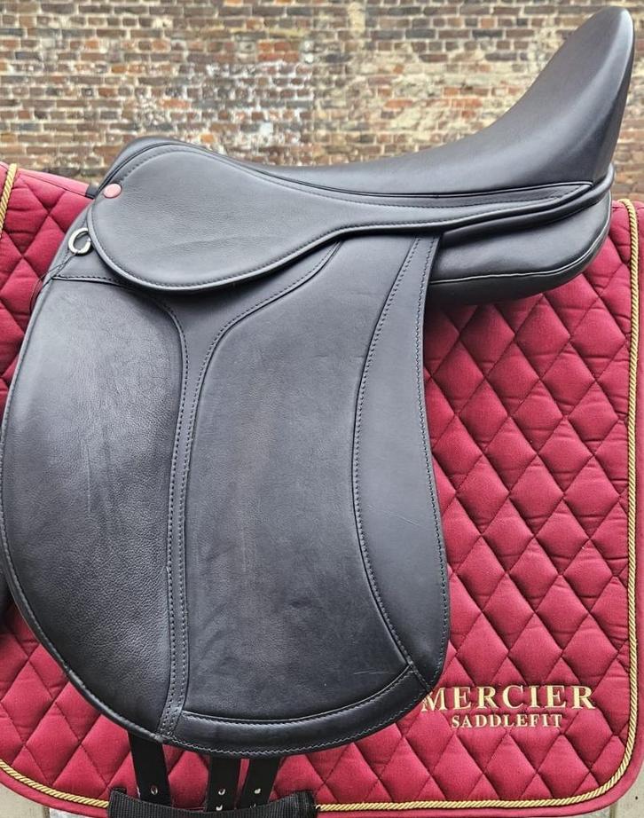 Paarden, Dieren en Toebehoren, Paarden en Pony's | Zadels, Zo goed als nieuw, Dressuur, Ophalen of Verzenden