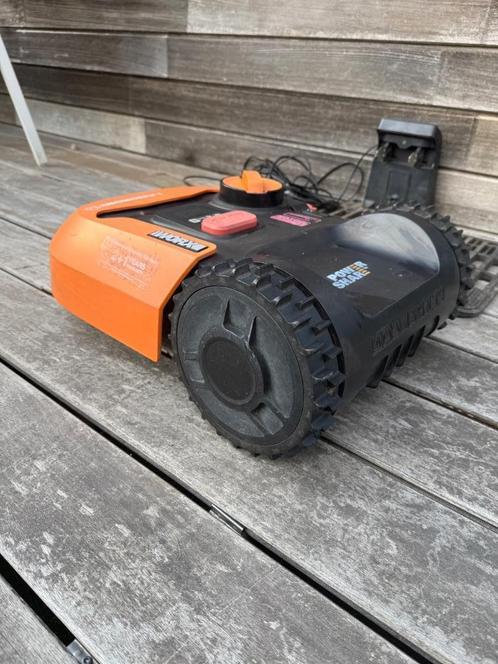 Robotmaaier Worx Landroid WR141E, Tuin en Terras, Robotmaaiers, Gebruikt, Minder dan 20 cm, Met regensensor, Bestuurbaar via app