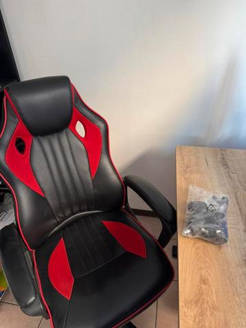 Gaming Chair With Extra Wheels /Gamingstoel Met Extra Wielen beschikbaar voor biedingen
