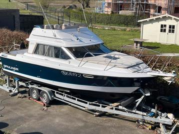 Bayliner 2556 flybridge met boegschroef beschikbaar voor biedingen