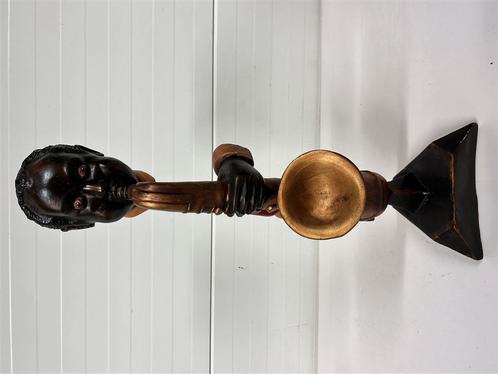 A5202. Sculptuur van een jazz-muzikant van hout, Verzamelen, Beelden en Beeldjes, Gebruikt, Ophalen of Verzenden