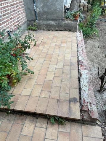 partij terracotta terrastegels (jaren 30) beschikbaar voor biedingen