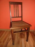 vieille chaise en bois avec assise tressée et sculpture de f, Antiquités & Art, Antiquités | Meubles | Chaises & Canapés, Enlèvement ou Envoi