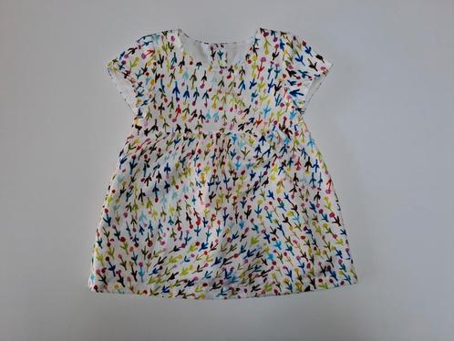 Mt 9m Wit glinsterend jurkje met veelkleurige bloemen, Kinderen en Baby's, Babykleding | Maat 74, Zo goed als nieuw, Meisje, Jurkje of Rokje