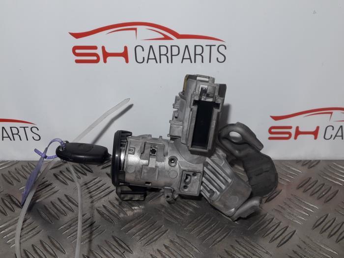 Serrure de contact + clé d'un Ford Fiesta, Autos : Pièces & Accessoires, Autres pièces automobiles, Ford, Utilisé, 3 mois de garantie