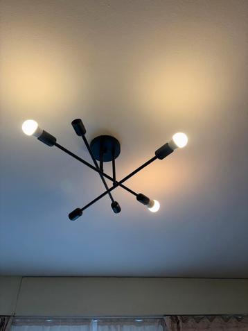Plafondlamp in goede staat beschikbaar voor biedingen
