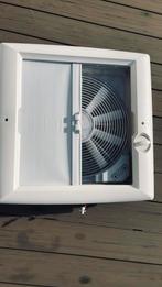 Caravan / camper Dakluik 40x40 met elektrische ventilator, Caravans en Kamperen, Ophalen, Zo goed als nieuw