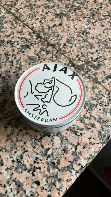Blikken doos van ajax beschikbaar voor biedingen