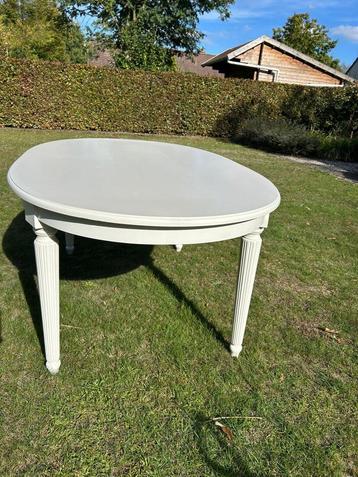 tafel beschikbaar voor biedingen