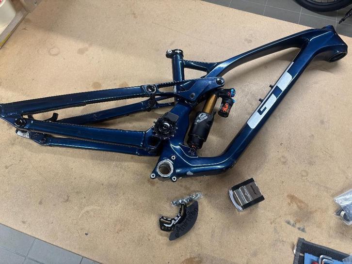 GT Force Frame Carbon SMALL, Fietsen en Brommers, Fietsonderdelen, Gebruikt, Mountainbike, Frame, Ophalen of Verzenden