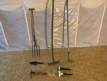 Vintage kwalitatief tuingerief, grote riek, hark, schoffel,  beschikbaar voor biedingen