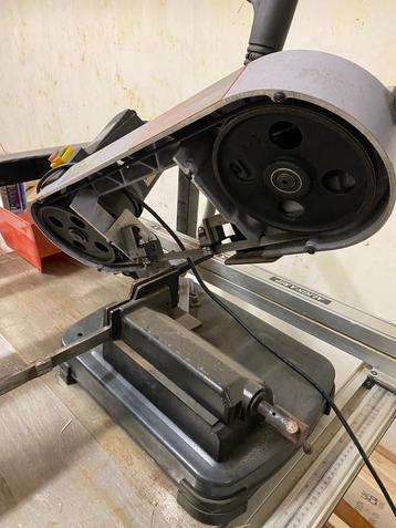 Huvema bandzaagmachine metaal  beschikbaar voor biedingen
