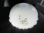 Witte lampenkap met geschulpte randen - opaline., Wit, Rond, Ophalen of Verzenden, Zo goed als nieuw