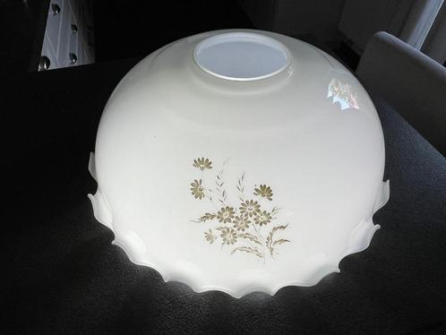 Witte lampenkap met geschulpte randen - opaline., Huis en Inrichting, Lampen | Lampenkappen, Zo goed als nieuw, Minder dan 25 cm