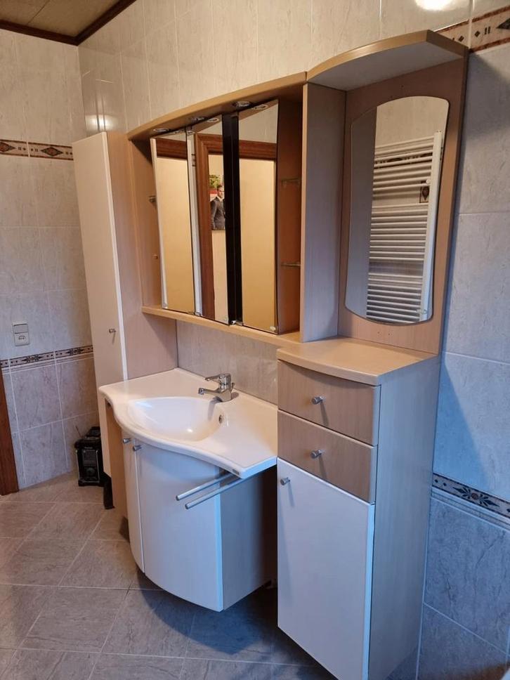 Compleet badkamermeubel + ligbad, Huis en Inrichting, Badkamer | Complete badkamers, Zo goed als nieuw, Ophalen