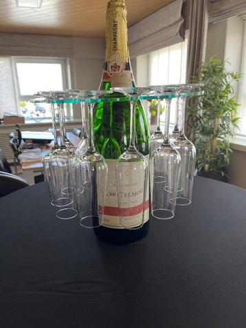 Grote champagnefles met hanger voor glazen 