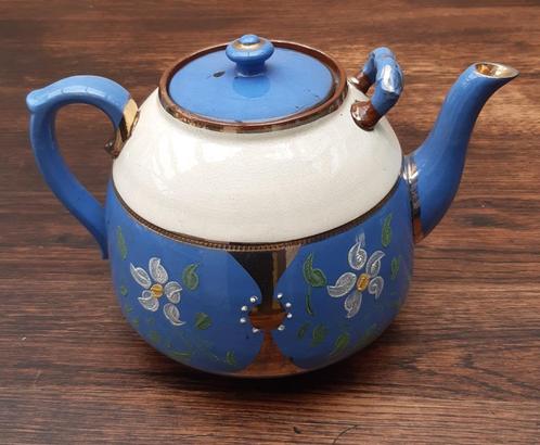 Theepot. Engeland. Engels aardewerk. Decoratie in reliëf., Antiek en Kunst, Curiosa en Brocante, Ophalen