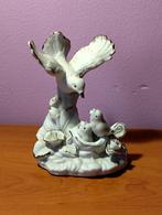 Vintage 70 beeldje van een vogel met kuiken in wit/goud, Antiek en Kunst, Ophalen