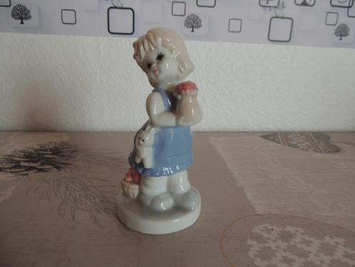 Statue 53 - Fillette avec pot de fleurs, Verzamelen, Beelden en Beeldjes, Ophalen
