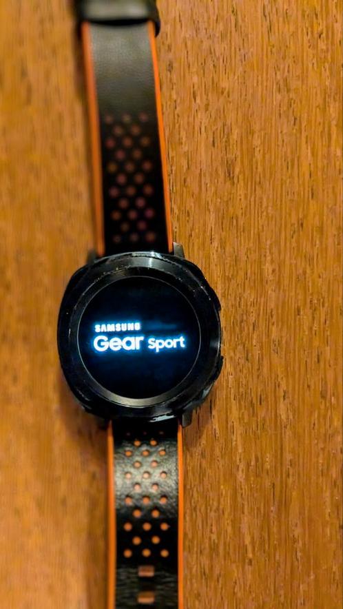Samsung Gear Sport, Handtassen en Accessoires, Smartwatches, Gebruikt, Android, Oranje, Afstand, GPS, Hartslag, Snelheid, Traptreden