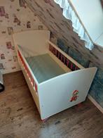 Lit bébé brocante/rétro avec matelas neuf, Enlèvement, Utilisé