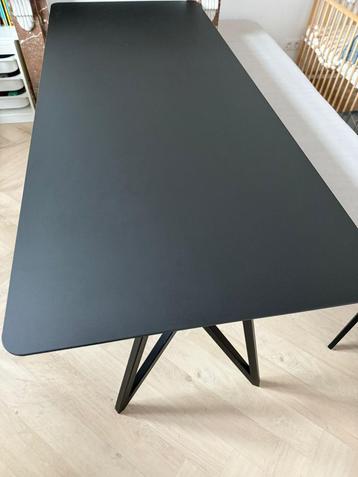 Eettafel Studio Henk 220cm op 90cm beschikbaar voor biedingen