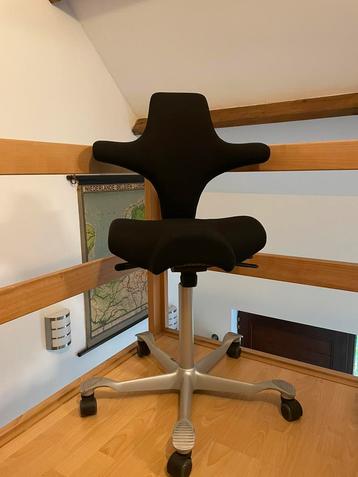 Koopje: zwarte ergonomische HAG zadelstoel beschikbaar voor biedingen